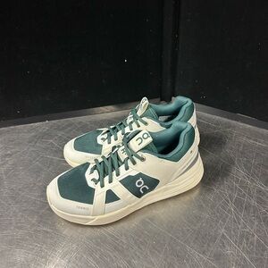 On Cloud Roger Clubhouse Size 9 Women